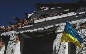 Un edificio del Donbass dopo l'attacco