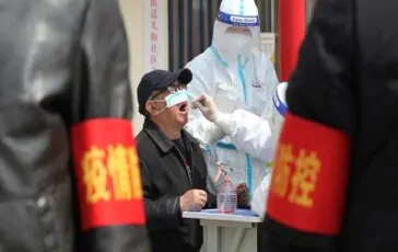 Hong Kong allenta le restrizioni anti Covid