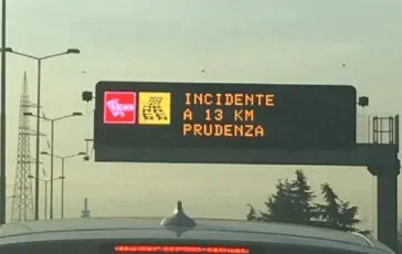 Scontro in Tangenziale Nord e traffico paralizzato