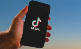 TikTok bandito dai dispositivi dei dipendenti federali Usa