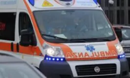 Ambulanza bloccata in pieno centro
