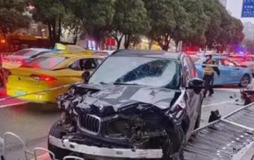 L'auto che ha falciato le persone in Cina