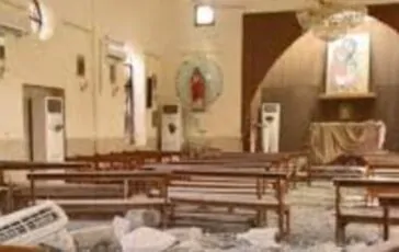 L'interno della chiesa dopo l'attacco
