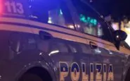 La polizia ferma un 26enne per i sassi contro la sede di Radio 105