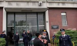 Milano, detenuto del Beccaria brucia un materasso in cella: tre agenti intossicati