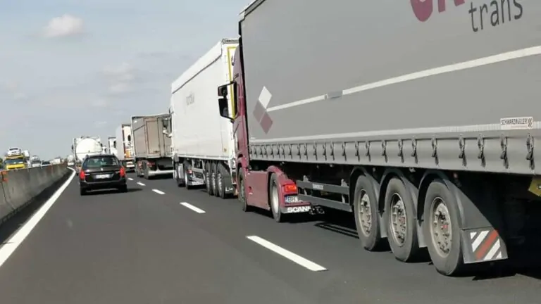 code di camion in autostrada 768x432