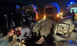 Incidente in Algeria, scontro tra un'auto e un autotreno: 8 morti