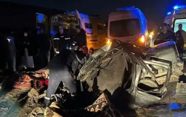 Incidente in Algeria, scontro tra un'auto e un autotreno: 8 morti