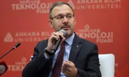 Il ministro dello Sport turco ùMehmet Kasapoglu