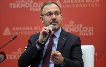 Il ministro dello Sport turco ùMehmet Kasapoglu