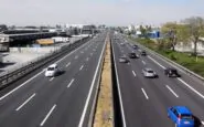 Automobilista inverte improvvisamente il senso di marcia in autostrada: un morto ed un ferito