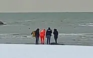 cadavere in spiaggia