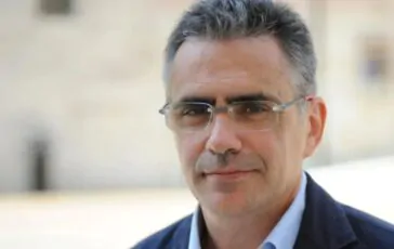 fabrizio-pregliasco-chiede-alla-fidanzata-di-sposarlo-in-diretta-radio