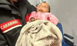 Un bimbo di due mesi fra i salvati dai carabinieri (foto Casertanews)