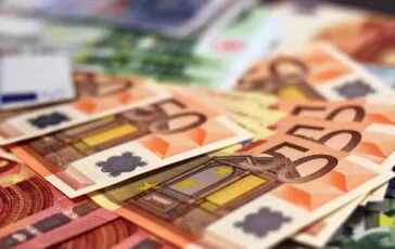 Una donna perde 2mila euro ma le vengono restituiti in incognito