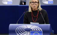 Stefania Zambelli (Lega) è indagata insieme a quattro suoi assistenti per truffa all’Ue: quali sono le accuse della magistratura europea.