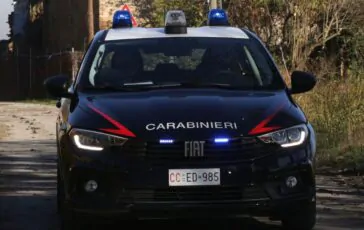 carabinieri macchina