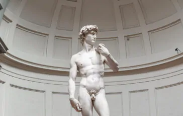 Florida. Preside licenziato per aver mostrato il David di Michelangelo. Per i genitori degli studenti è pornografia