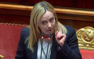 Giorgia Meloni durante il dibattito alla Camera