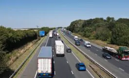 Incidente stradale a Campi Bisenzio: auto 'vola' dal guardrail