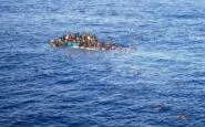 barcone deriva migranti rovasciato