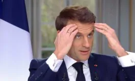 Emmanuel Macron durante la sua comparsa in televisione