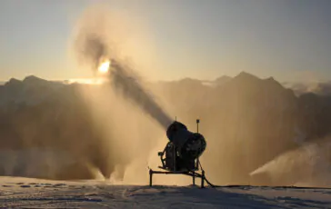 Manca la neve e produrre quella artificiale costa troppo