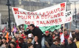 Manifestanti non violenti a Parigi