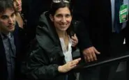 Elly Schlein alla prima "vip" di Veltroni nasconde l'auto blu
