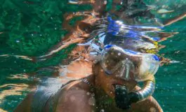 Coppia di sposi abbandonata nell'oceano dopo lo snorkeling