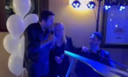 Matteo Salvini e Giorgia Meloni che cantano assieme