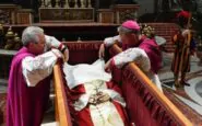 Un momento della cerimonia funebre per papa Ratzinger