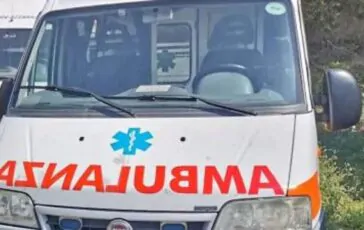 investito auto retromarcia