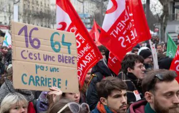 Uno scatto sulla manifestazioni di piazza in Francia contro la riforma