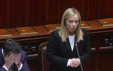 Giorgia Meloni sul banco del Governo alla Camera