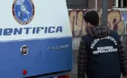 Polizia e Polizia Scientifica stanno indagando sul delitto