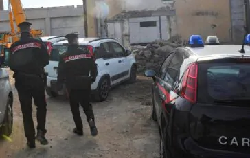 Carabinieri all'opera dopo un incidente sul lavoro (repertorio)