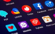 Il declino delle App di dating e il desiderio per un'amore più spontaneo