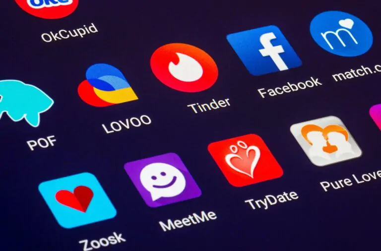 Il declino delle App di dating e il desiderio per un'amore più spontaneo