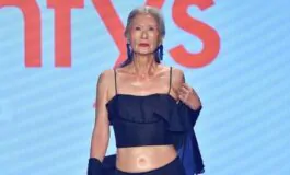 Rosa Saito, la modella over 70 che sfila per dimostrare che non è mai troppo tardi