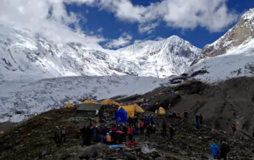 valanga sull'Himalaya