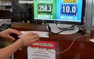 Cosa c'è da sapere sui reali guadagni per le vincite al Superenalotto