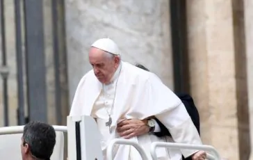 Papa Francesco lascia ospedale