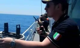 La plancia di nave Peluso durante un'operazione in mare