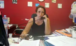 Daniela Lo Verde al telefono
