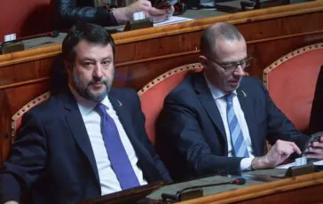 Matteo Salvini con Massimiliano Romeo in aula