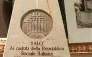 Una stele che ricorda i repubblichini di Salò