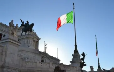italia 364x230