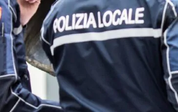 Sul posto è stata chiamata la Polizia Municipale