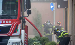 L'incendio in un officina a Ceriano Laghetto è partito dal motore di un'automobile